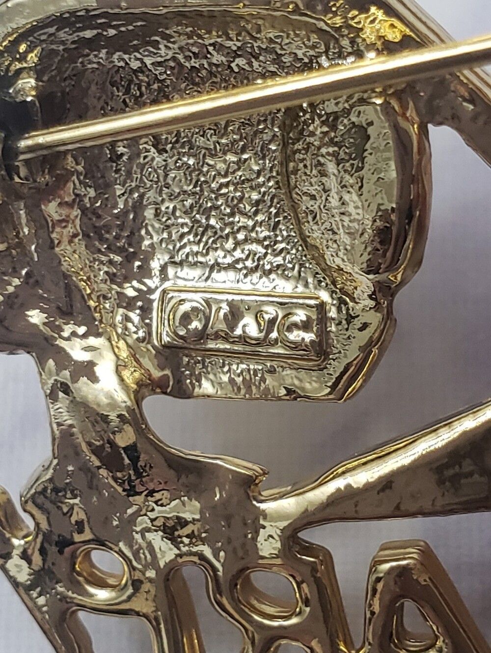 AJC Goldtone Teachers R Sharp Brooch Pin - Picture 7 of 7